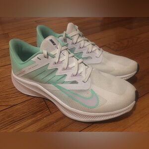 Nike Quest 3 Women's White and Mint Running Shoes Size 8